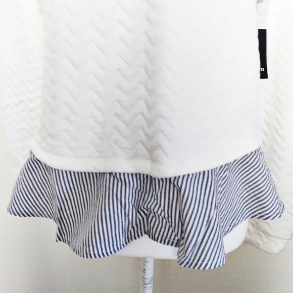 Crown & Ivy Quilted Layered Look Sweatshirt Top - Picture 5 of 8